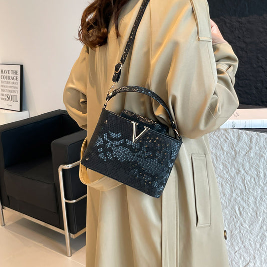 Signature V Stylish High-Value Work Commute Shoulder HandBag