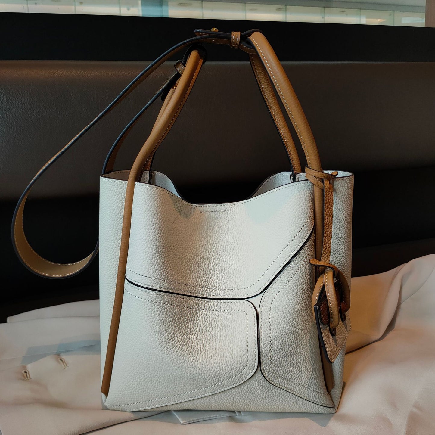 Exceptional Collection Genuine Leather Shoulder Handbag