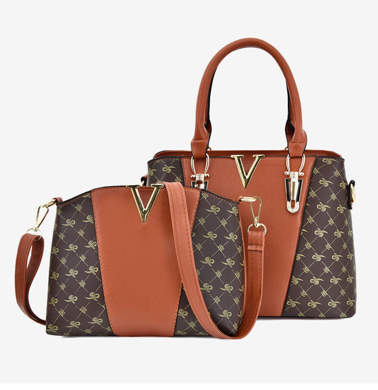 Signature V Series Large Capacity Single Shoulder Messenger Bag
