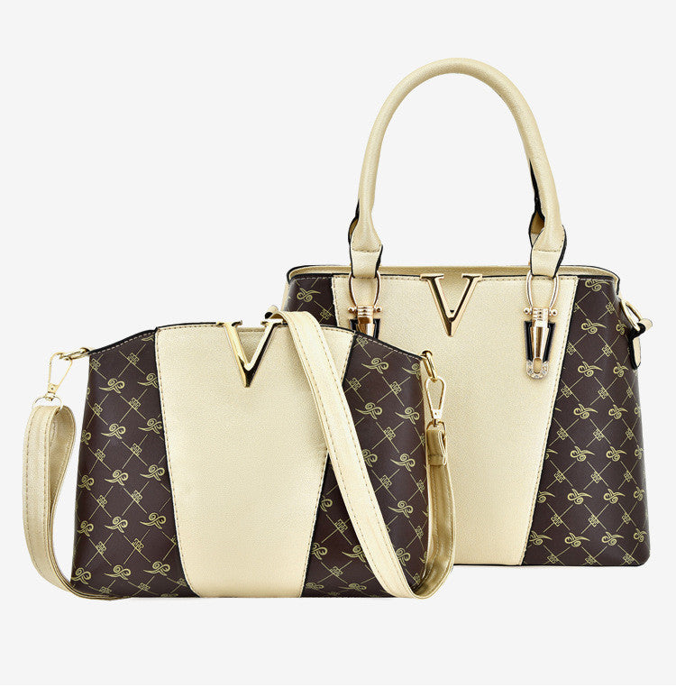 Signature V Series Large Capacity Single Shoulder Messenger Bag