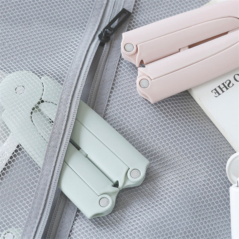 Packer Mini Travel Folding Hanger