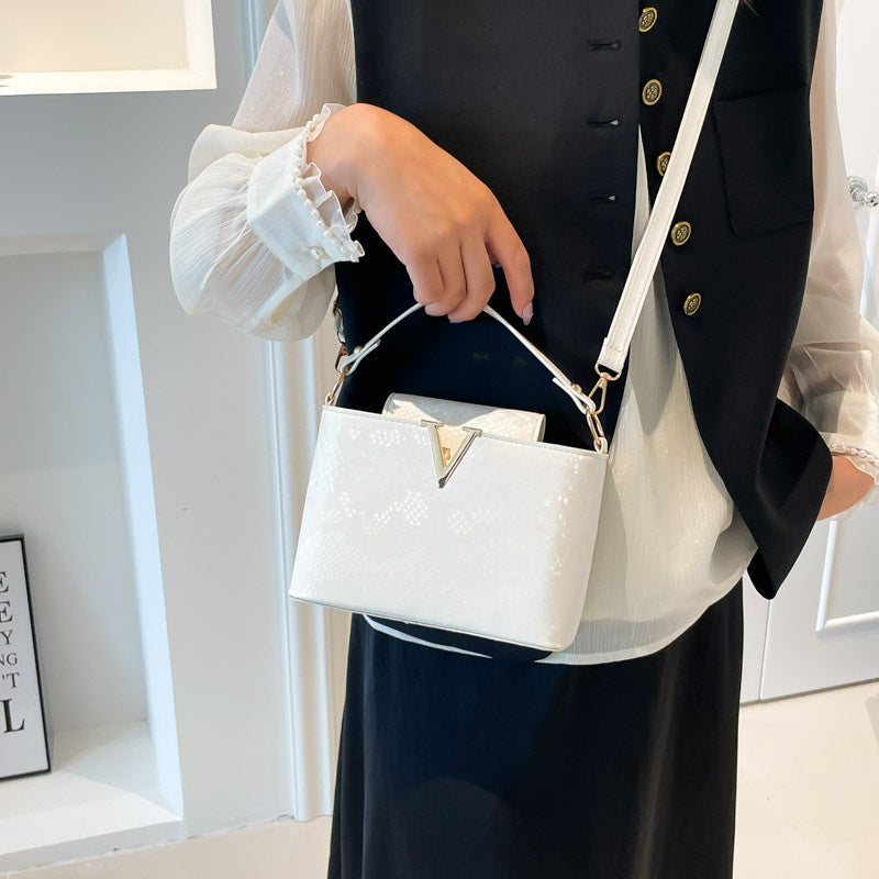 Signature V Stylish High-Value Work Commute Shoulder HandBag