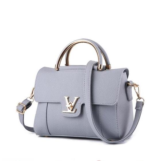 SIGNATURE V Chic Bag Exceptional