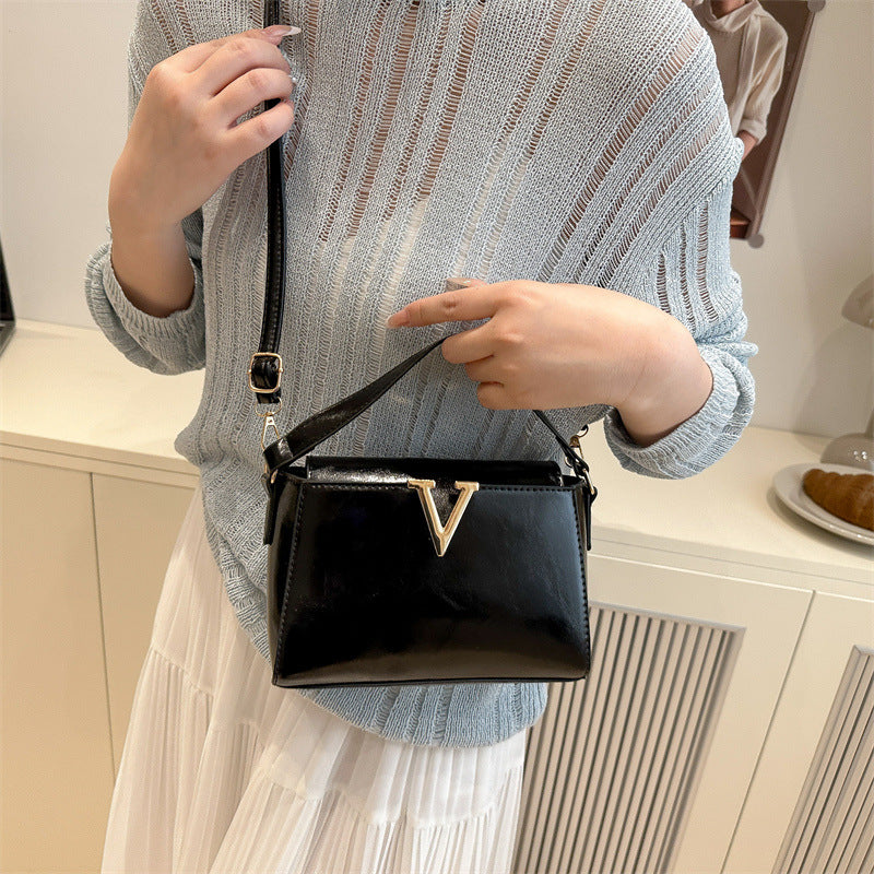 Signature V Series II Single-shoulder Handbag