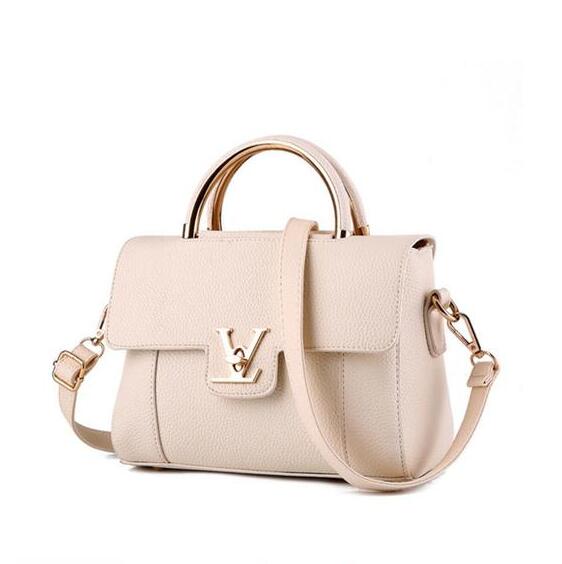 SIGNATURE V Chic Bag Exceptional