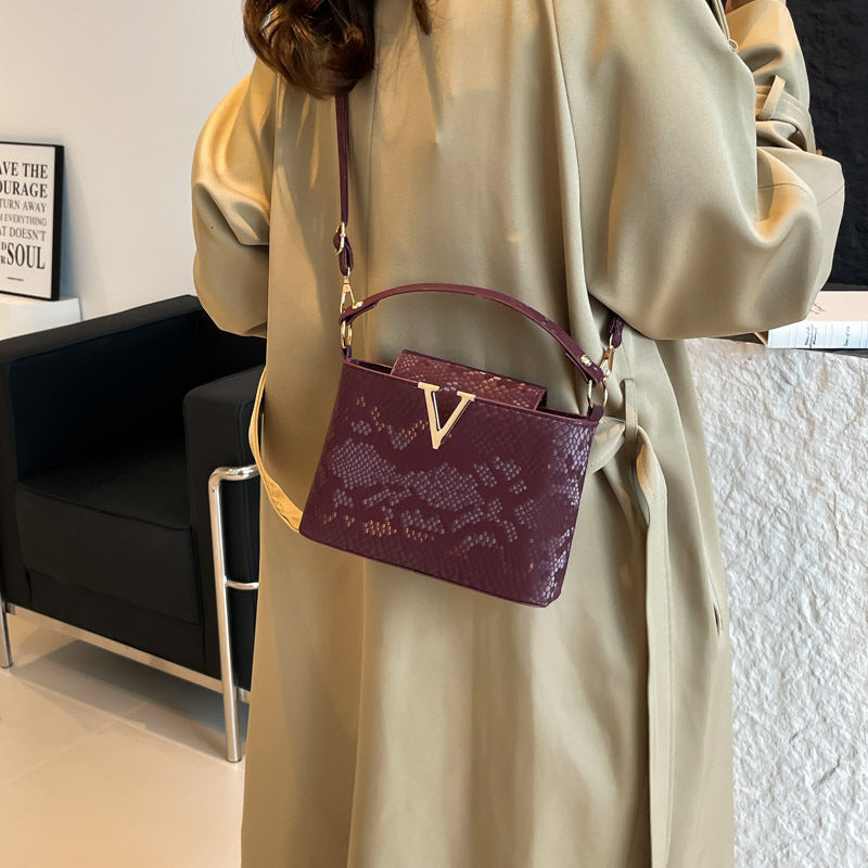 Signature V Stylish High-Value Work Commute Shoulder HandBag